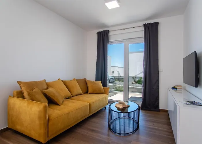 With Parking Space Simuni, Pag - 19861 *