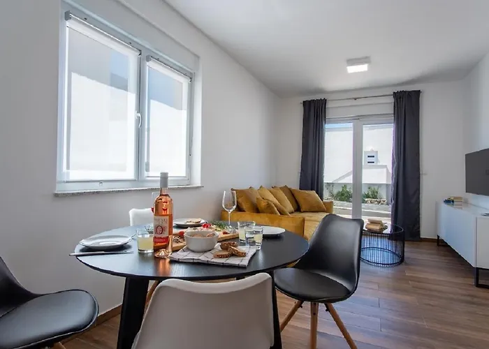 With Parking Space Simuni, Pag - 19861 아파트 콜란