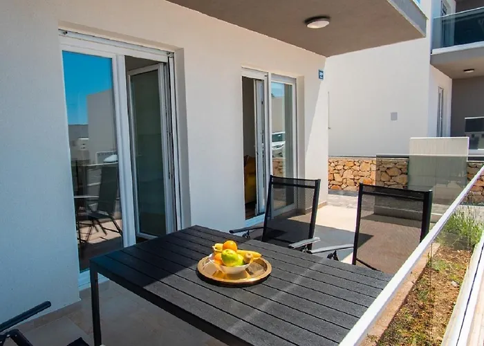 With Parking Space Simuni, Pag - 19861